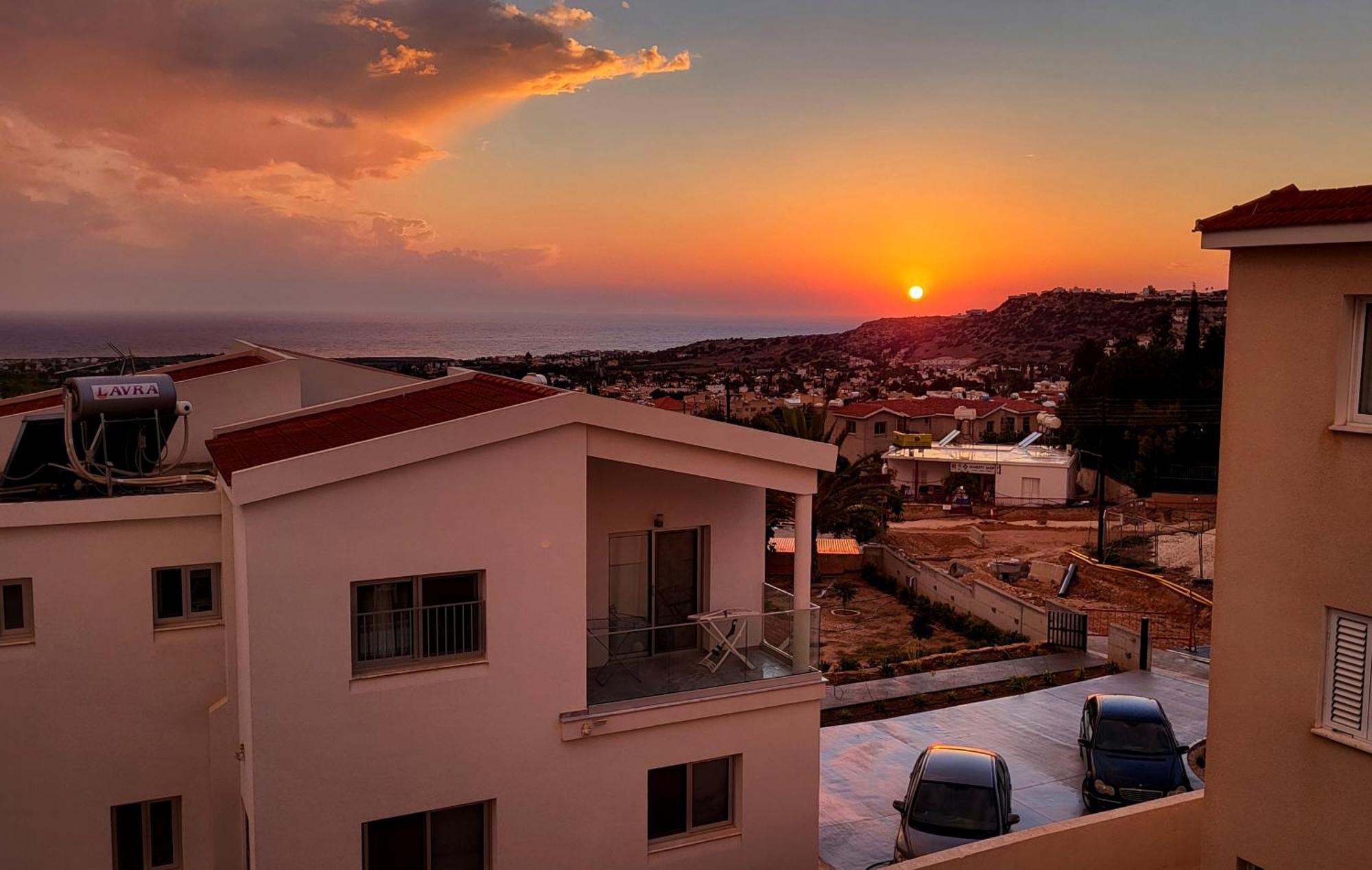 Apartamento Calm Seaview Nest In Peyia Exterior foto